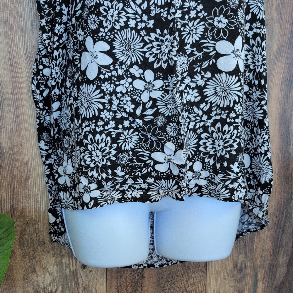 Sonoma Black and White Floral V Neck Tank Top Blouse L W211 - Picture 3 of 6
